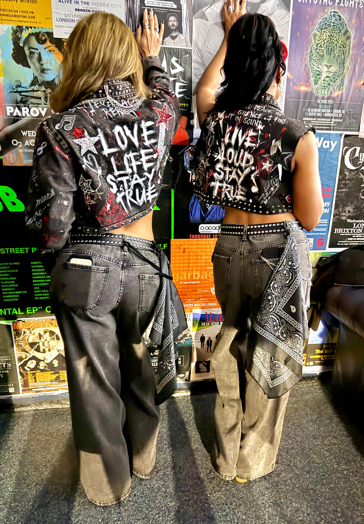 Elle Cato- Sara - Robbie Williams Tour
